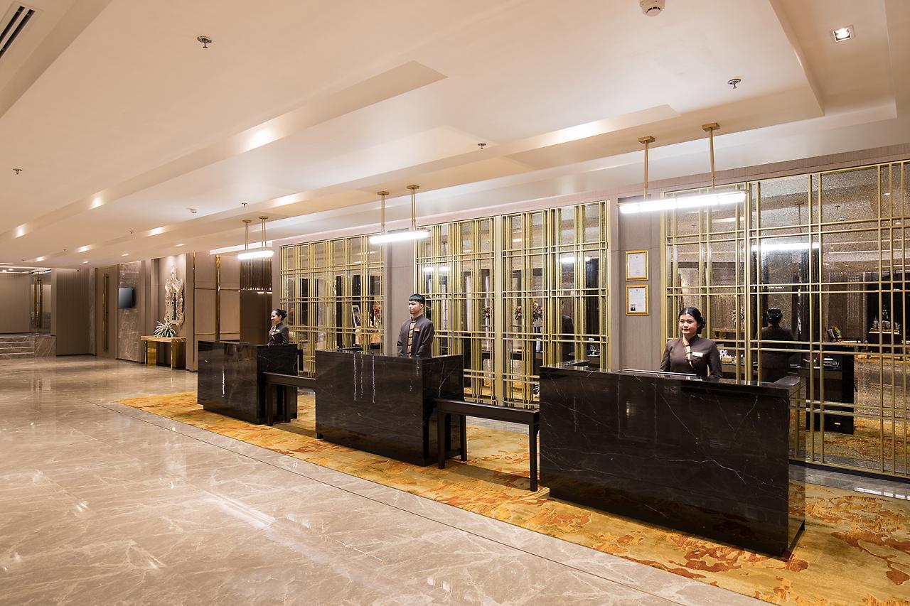 The Heritage Chiang Rai Hotel And Convention Esterno foto Concierge desks at the lobby