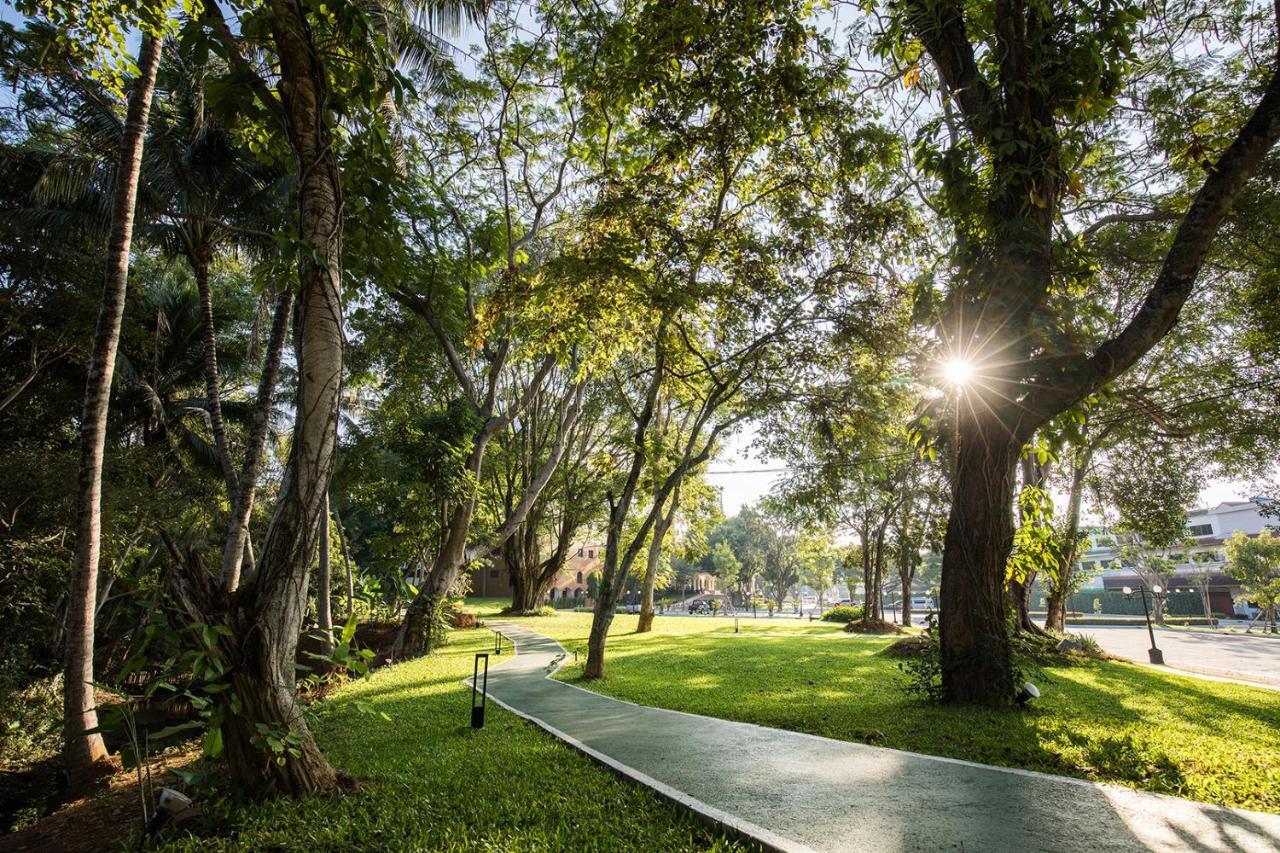 The Heritage Chiang Rai Hotel And Convention Esterno foto Lumphini Park