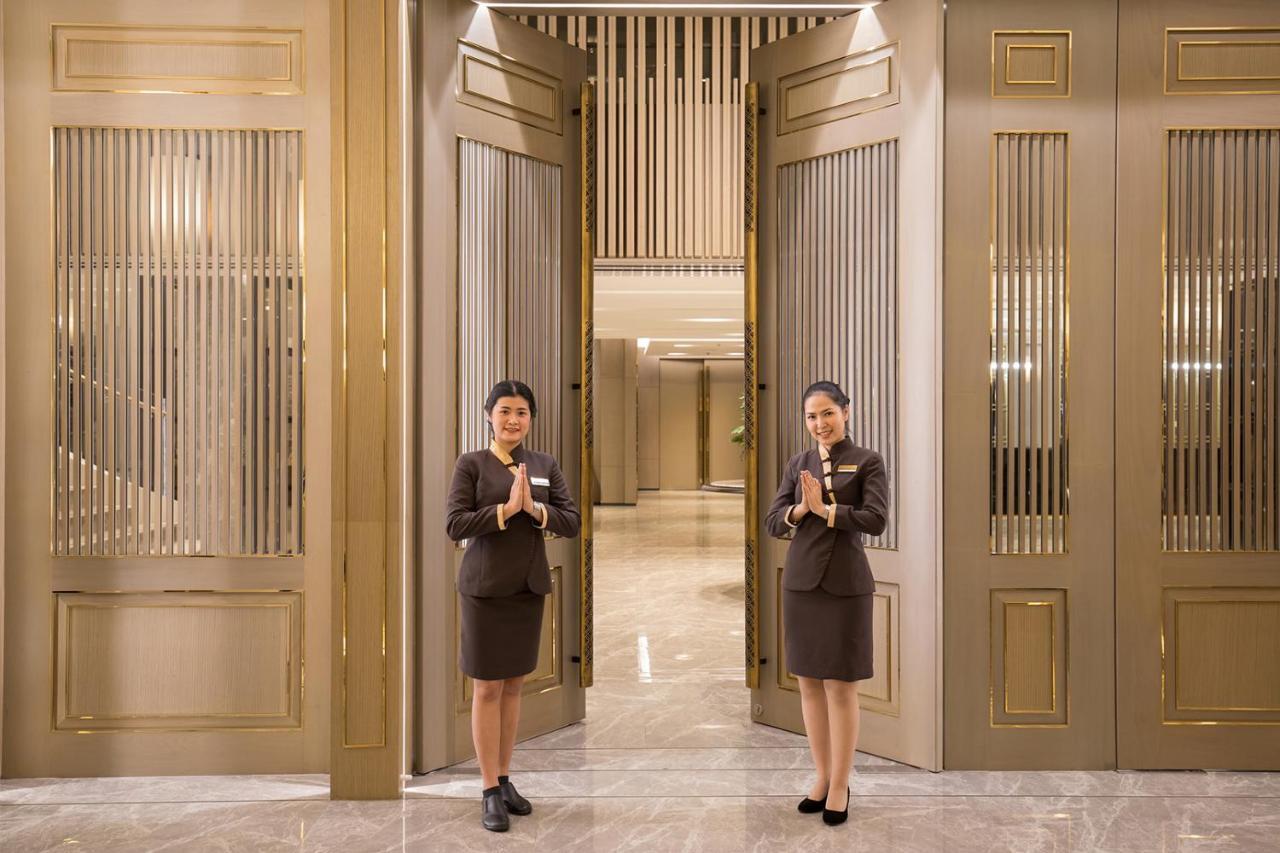 The Heritage Chiang Rai Hotel And Convention Esterno foto The hotel's lobby