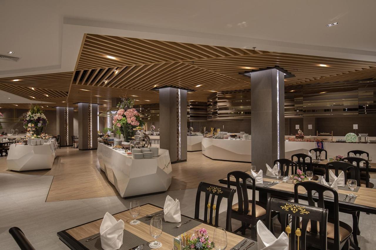 The Heritage Chiang Rai Hotel And Convention Esterno foto The restaurant