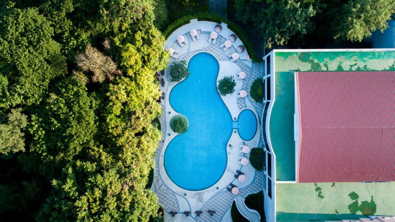 The Heritage Chiang Rai Hotel And Convention Esterno foto Aerial view of the swimming pool