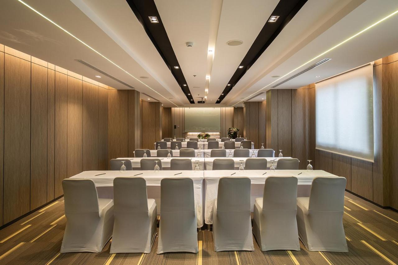 The Heritage Chiang Rai Hotel And Convention Esterno foto Meeting room