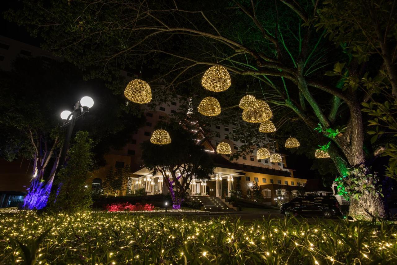 The Heritage Chiang Rai Hotel And Convention Esterno foto Christmas lights in San Francisco